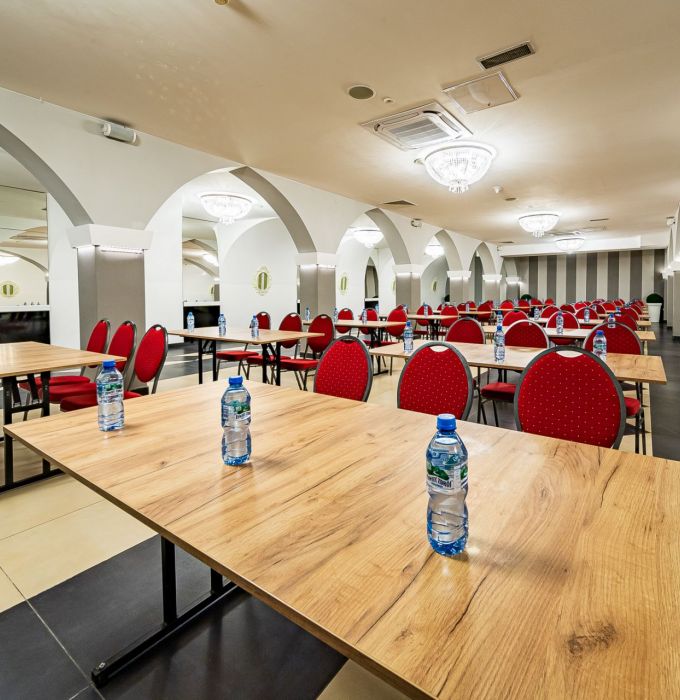 SALA LUSTRZANA
