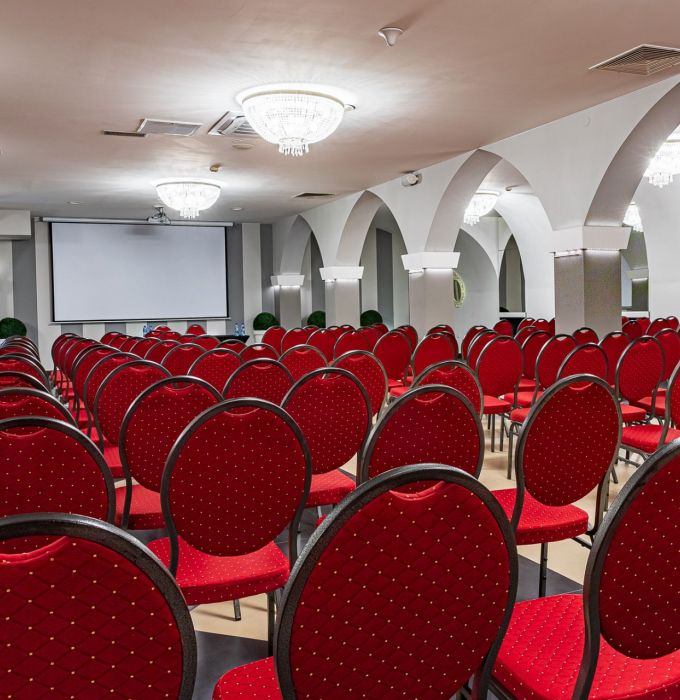 SALA LUSTRZANA