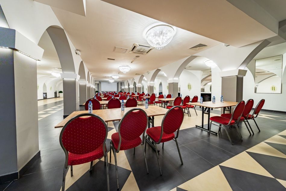 SALA LUSTRZANA