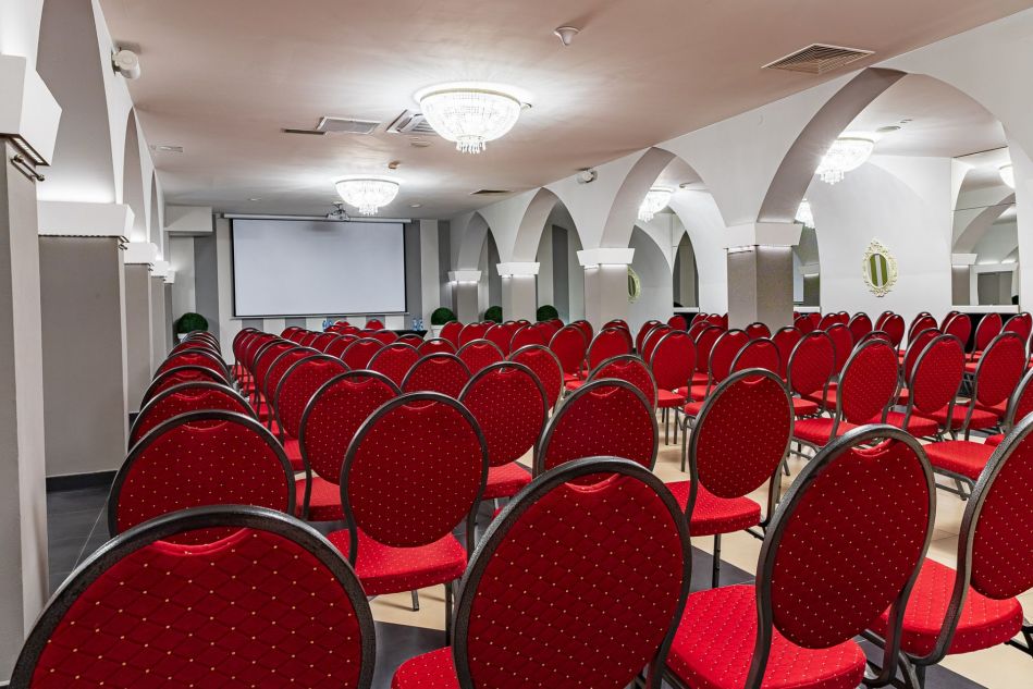 SALA LUSTRZANA
