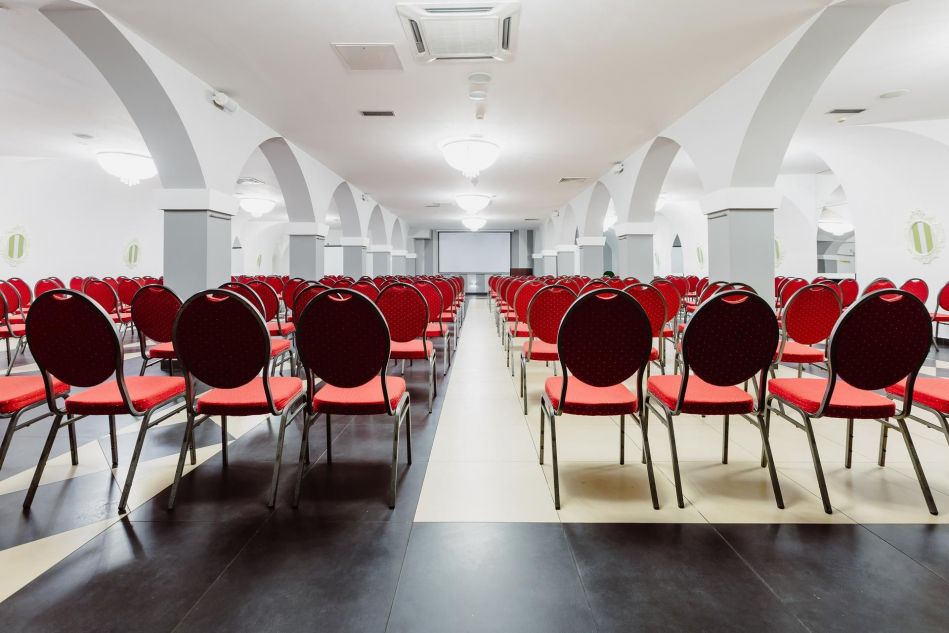SALA LUSTRZANA